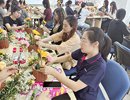 Mother’s Day Flower Arrangement Salon Ends with Warmth and Joy!